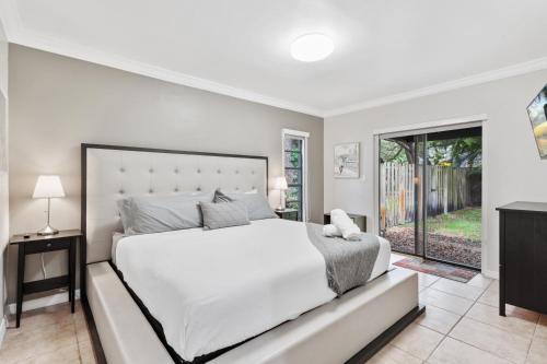 The Home in The Oaks - By Avi, Fort Lauderdale (FL)