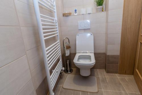 Standard One-Bedroom Apartment image 4