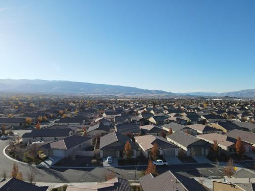 Dream Family Home in South Reno 4 bed 30 Min to Lake Tahoe - Virginia City, NV