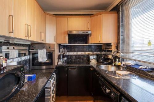 1 Bedroom Flat Close To City With Free Parking Arrangement - Londra