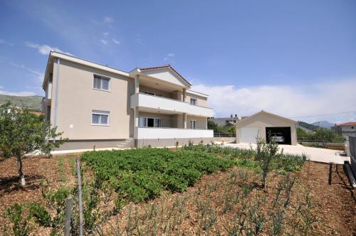 Apartments with a parking space Plano Trogir - 11649 - image 3