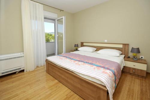 Apartments with a parking space Plano Trogir - 11649 - image 9