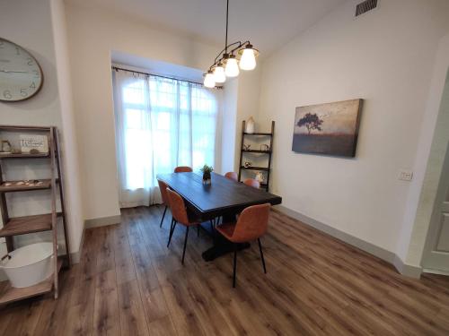 Spacious OASIS Updated Home 3 bed 2 bath -7 min to Nokomis Beach in Nokomis, USA