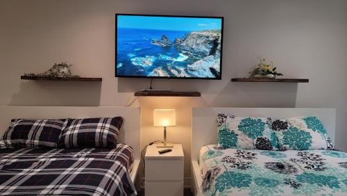 Luxury Double-Bed Room with Private Bathroom