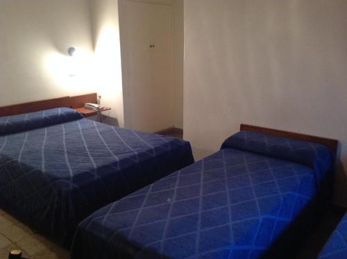1 double bed, 2 twin beds