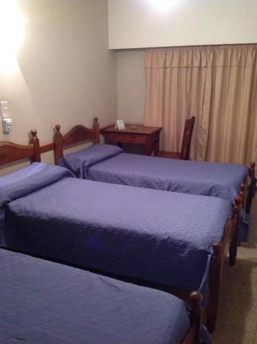 3 twin beds