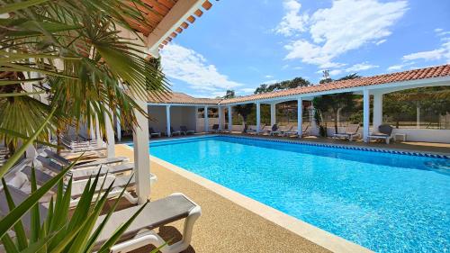 สระว่ายน้ำ, Hotel et Spa Les Cleunes Oleron in แซงต์ โทรจัน เลส แบงส์