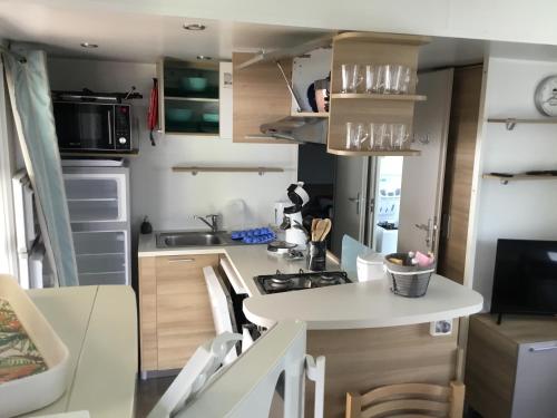 Frejus tout confort, maxi 420 m des piscines, climatisation,plus ventilation toutes les chambres, li near Le Poivrier Nomade