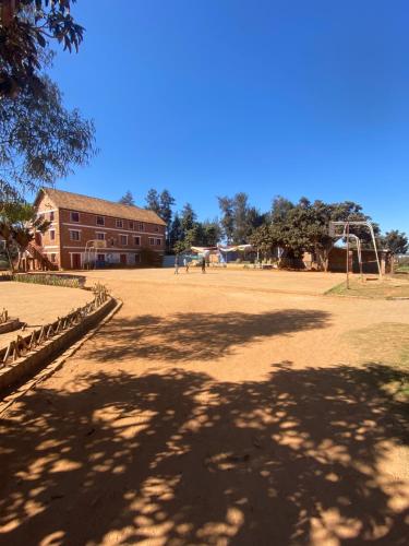 Vista exterior, Chambres d'hôtes du lycée Picot de Clorivière dont les revenus financent l'éducation des élèves (Chambres d'hotes du lycee Picot de Cloriviere dont les revenus financent l'education des eleves) in Antsirabe