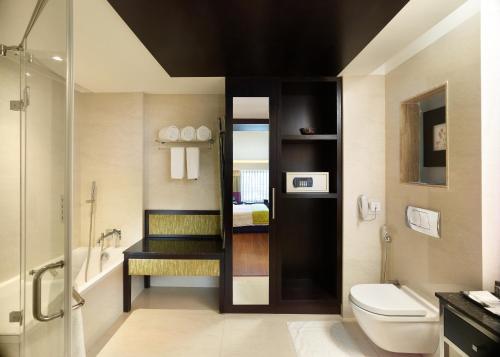 room detail thumbnail 2