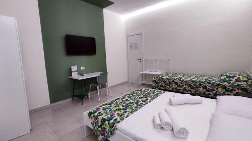 Triple Room with Shared Bathroom image 5