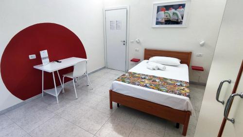 Single Room with Shared Bathroom image 5