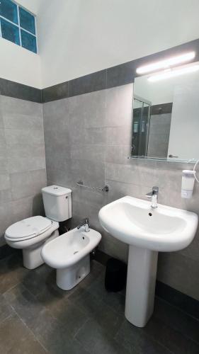 Triple Room with Shared Bathroom image 2