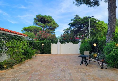 Luxury villa next to the beach with huge garden