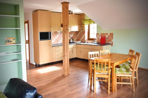 Apartmán Restaurace 16 (Apartman Restaurace 16) in วิโดคอฟ