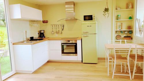 virtuve, Le cottage du Marais. in Houlle