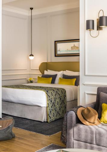 Nevv Bosphorus Hotel & Suites - image 4