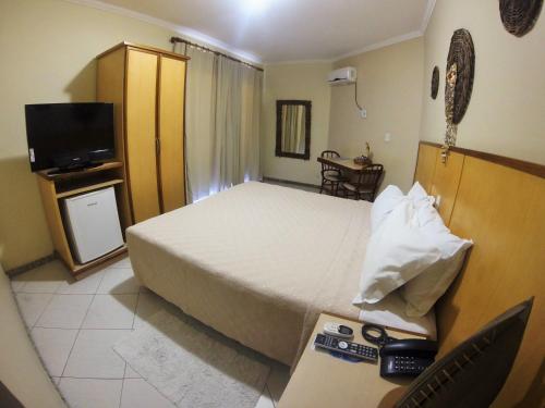 Via Mar Praia Hotel Stop at Via Mar Praia Hotel to discover the wonders of Aracaju. Featuring a complete list of amenities, guests will find their stay at the property a comfortable one. 24-hour front desk, facilities fo