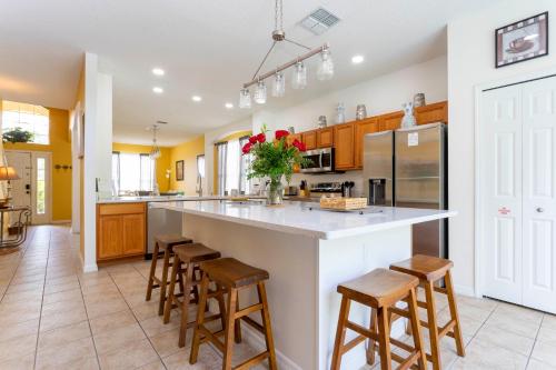 7 Bedroom Mansion Near Disney in Kissimmee, USA