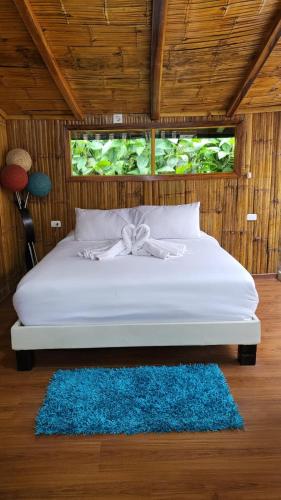 Mindo GlamBird Glamping & Lodge