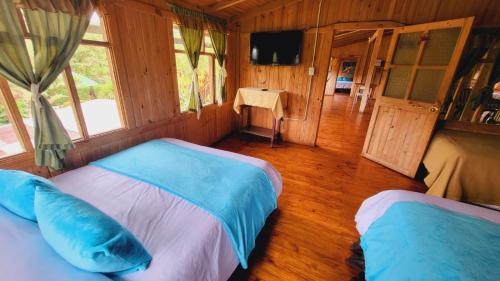 Mindo GlamBird Glamping & Lodge