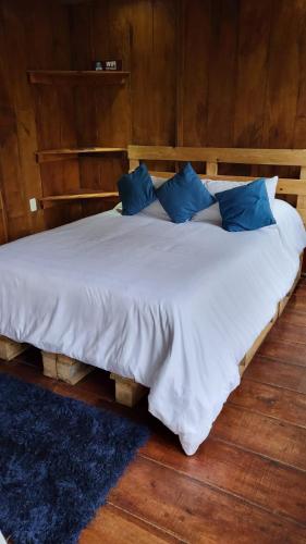 Mindo GlamBird Glamping & Lodge