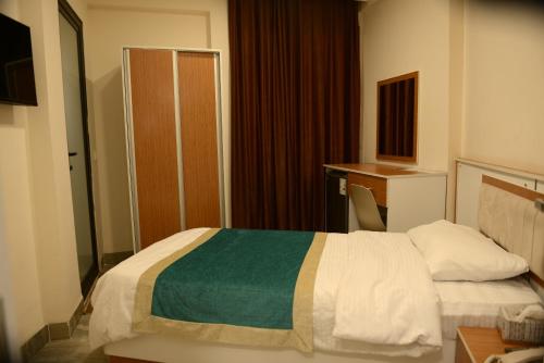 1 twin bed