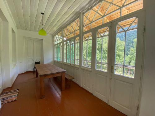 Instalaciones, Authentic house with a huge garden in Oni