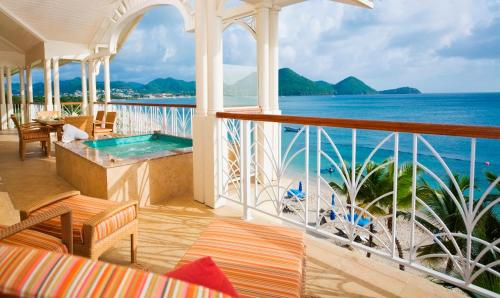 Вид, The Landings Resort and Spa - All Suites in Острівець Гро