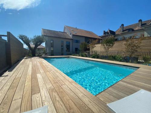 Grande villa avec piscine sur la côte gîte à louer Chapelle-des-Bois