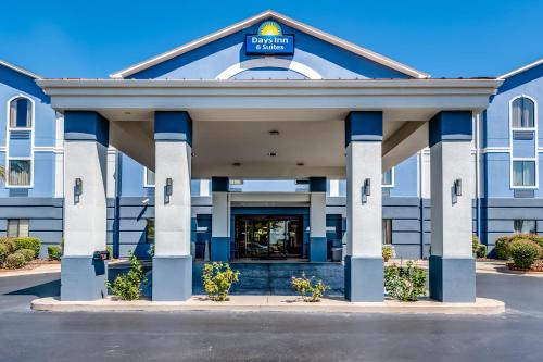 Days Inn & Suites by Wyndham Prattville-Montgomery