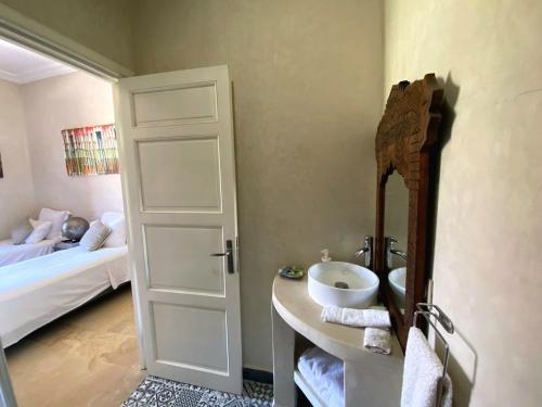 2 twin beds