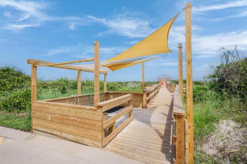 Creston House 12A in Butler Beach, USA