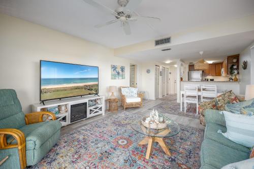 Creston House 12A in Butler Beach, USA