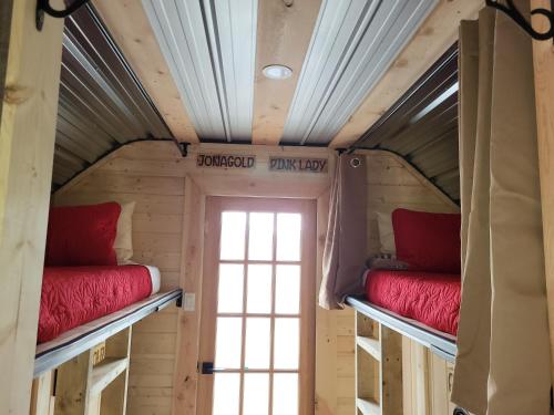 THE ORCHARD (HOSTEL WITH PRIVATE BUNKS)