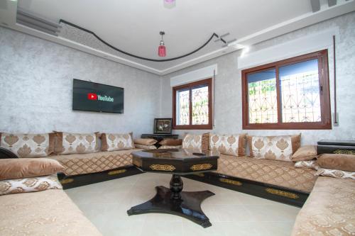 Très joli appartement avec une vue panoramique. (Tres joli appartement avec une vue panoramique.) in 아인 하우지