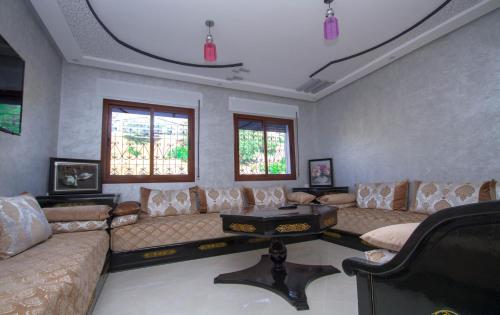 Très joli appartement avec une vue panoramique. (Tres joli appartement avec une vue panoramique.) in 아인 하우지