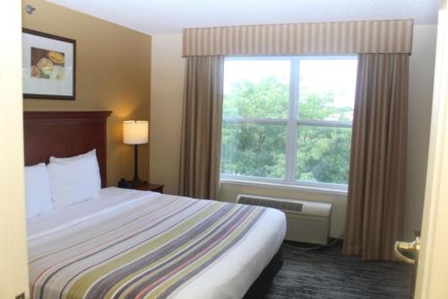 Country Inn & Suites by Radisson, Crystal Lake, IL