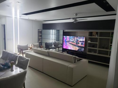Casa de condominio em frente ao shopping Recreio near Bar Summer Drink's.