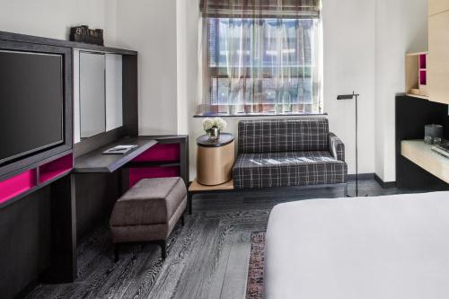room detail thumbnail 1