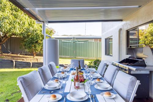 Facilities, Akoya House 122 Tomaree Rd Pet friendly linen air conditioning WiFi and boat parking in Shoal Bay