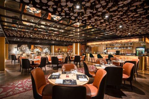 Food and beverages, Vasa Hotel Surabaya in Surabaya