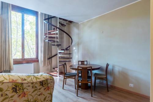 GuestHost - Roomy&Cozy Apartment with Shared Terrace - image 5