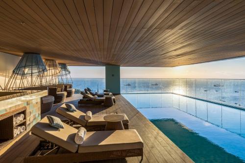 游泳池, 頭頓融合套房飯店 (Fusion Suites Vung Tau) in 頭頓