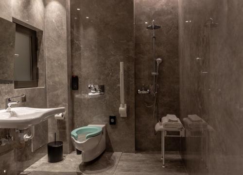 room detail thumbnail 2