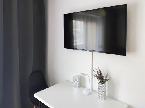 ALFA Apartment Stuttgart Mitte 2 Zimmer City-Lage Berliner Platz Balkon Netflix Küche WM