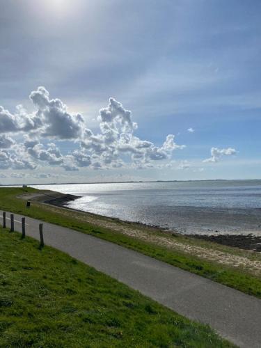 Bungalow Scheldezicht in Zeeland dicht bij zee in Tholen