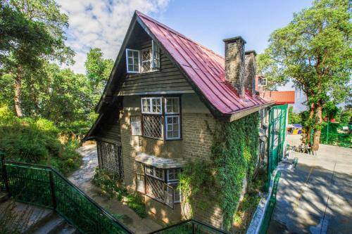 StayVista at Northwood Cottage with Vintage Luxury Shimla