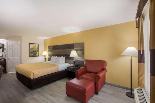 Quality Inn & Suites near Lake Oconee