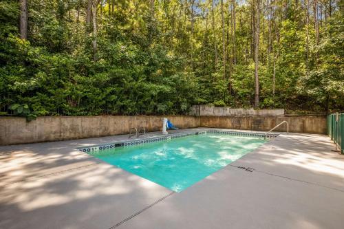 Quality Inn & Suites near Lake Oconee